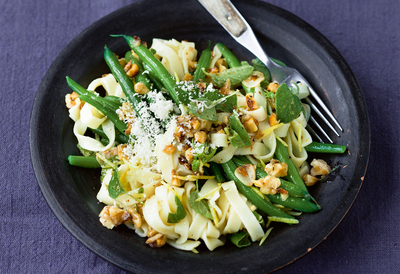 Walnuss Zitronen Pasta Mit Salat Frisch Gekocht