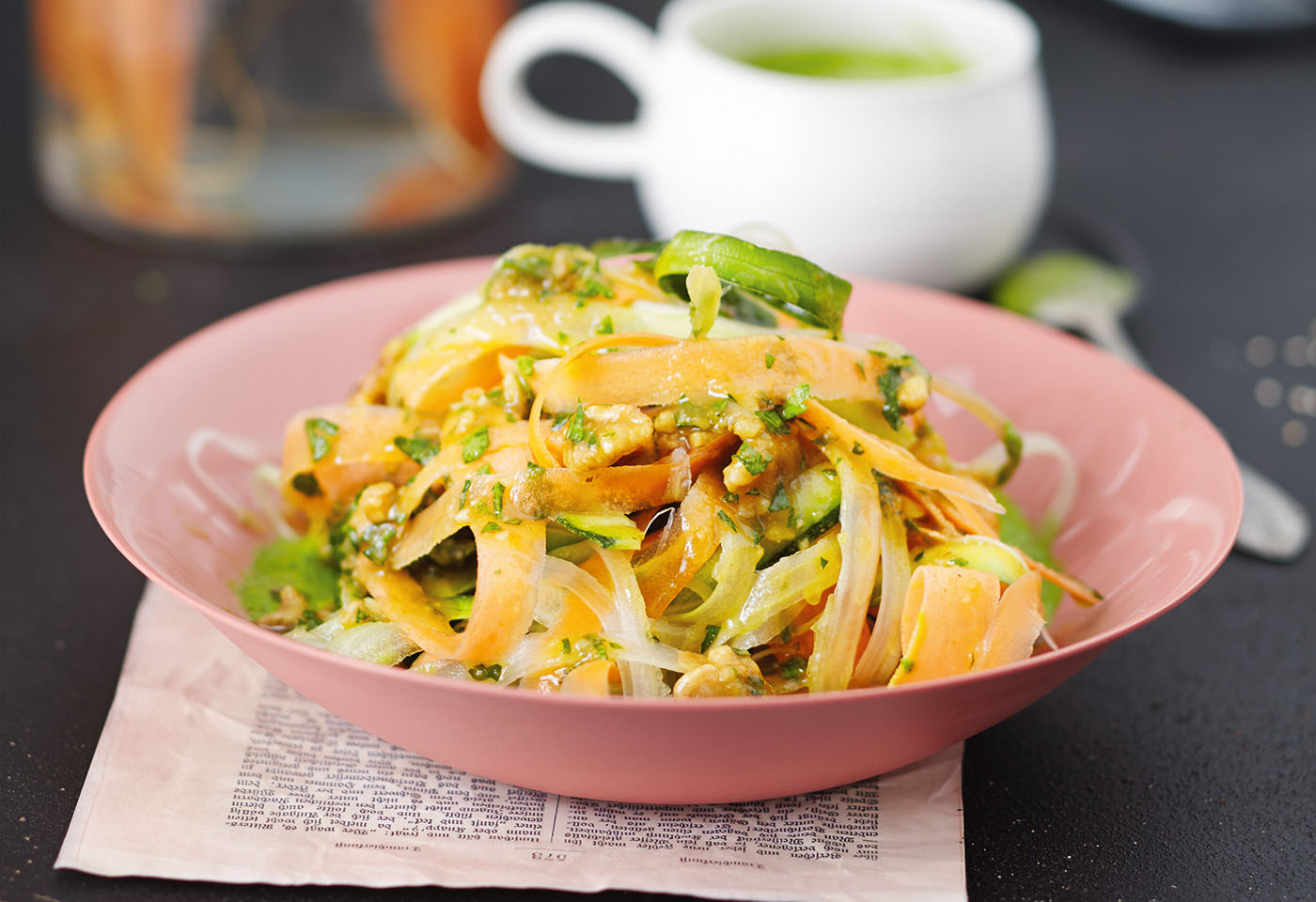 Vegane Gemüse Bandnudeln mit Walnusspesto und Rucolasauce Frisch Gekocht