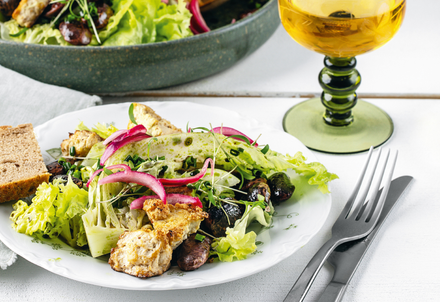 Kräuterhäuptel Käferbohnen Salat mit Räuchertofu Frisch Gekocht