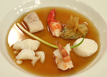 Saka Mushi (japanischer Pot au Feu von Edelfischen und Krustentieren mit Gemüse-Dim Sum