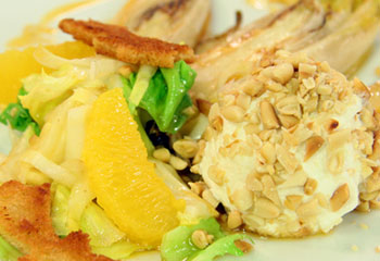 Karamellisierter Chicorée mit Orangen und Ricotta-Pinienknöderl Karamellisierter Chicorée mit Orangen und Ricotta-Pinienknöderl