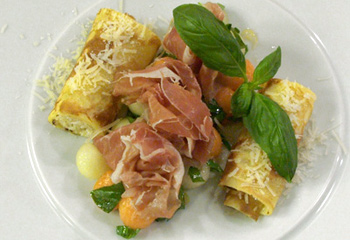 Basilikum-Melone mit Prosciutto und Parmesan-Cannelloni