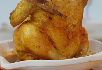 Huhn am Bratständer mit Currysauce
