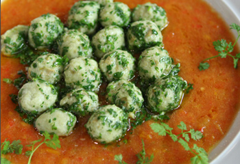 Olivengnocchi mit Paprikamus