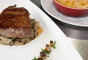 Rinderfilet mit Erdäpfelgratin und Kräuterseitlingen Rinderfilet mit Erdäpfelgratin und Kräuterseitlingen