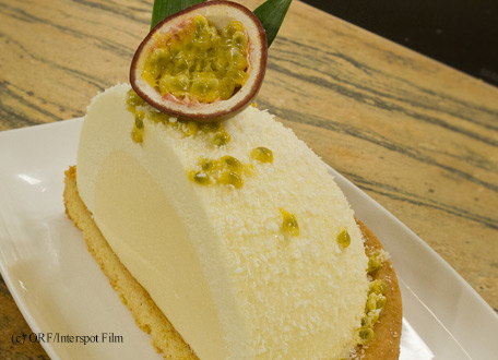 Weisse Schokoladen Vanille Bombe Mit Passionsfrucht Frisch Gekocht