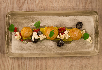Gebackene Milchreisknödel mit Mais und Beeren Foto: © ORF/Interspot Gebackene Milchreisknödel mit Mais und Beeren Foto: © ORF/Interspot