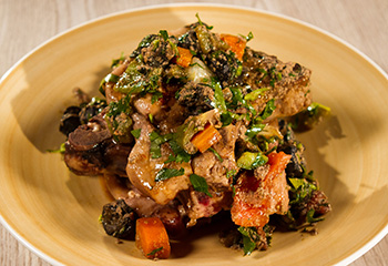 Schweinskotelett mit Schnecken Foto: © ORF/Interspot Schweinskotelett mit Schnecken Foto: © ORF/Interspot