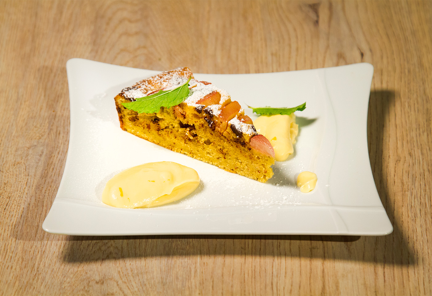 Rharbarber-Mandel-Kuchen mit Zitronenrahm | Frisch Gekocht
