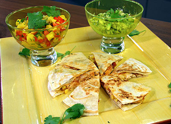 Hühnerfleisch Quesadillas mit Mango Salsa und Guacamole