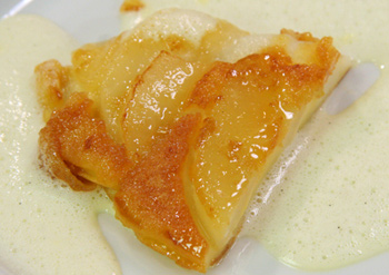 Birnenpfannkuchen mit Vanillezimtschaum