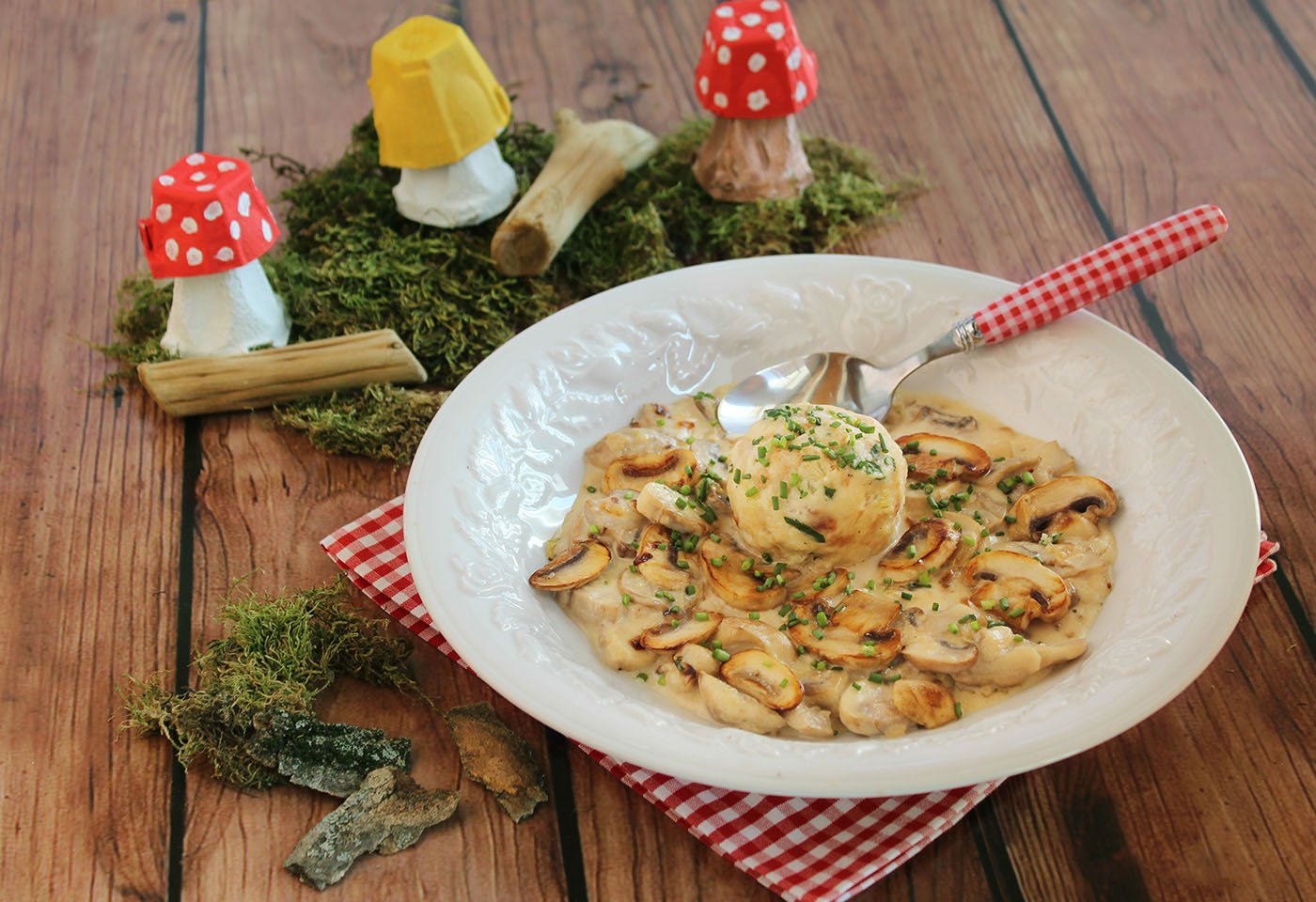 Schwammerlgulasch mit Semmelknödel | Frisch Gekocht Kids