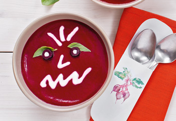 Bio-Rote-Rüben-Suppe mit Gesicht