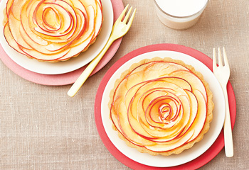 Rosen-Küchlein mit Äpfeln und Creme