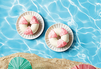 Schwimmreifen-Donuts mit Himbeercreme