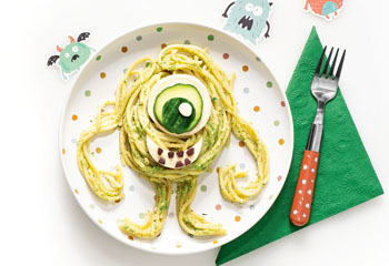 Alien-Spaghetti mit Avocado-Kürbis Pesto