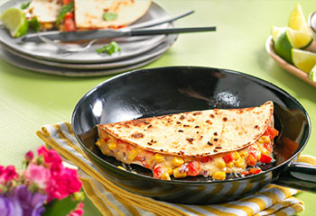 Vegane Quesadilla mit Erbsenguacamole Foto: © Vegavita/ Marian Vegane Quesadilla mit Erbsenguacamole Foto: © Vegavita/ Marian