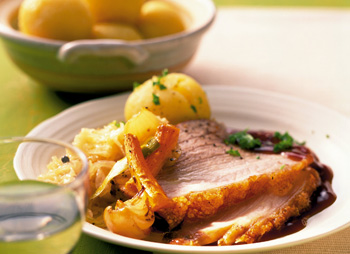 Schweinsbraten mit Sauerkraut und Waldviertler Knödel Schweinsbraten mit Sauerkraut und Waldviertler Knödel