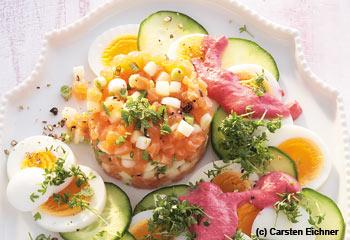 Eier-Carpaccio mit Lachstartar und Kressesalat