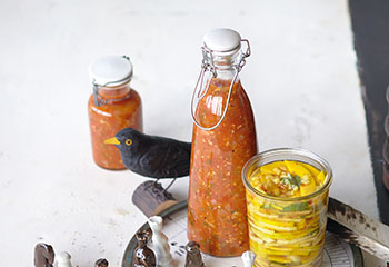 Tomaten-Mandel Sauce mit Kapern Foto: © Janne Peters