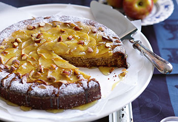 Apfel-Mandelkuchen mit Mandelkruste Foto: © Ben Dearnley