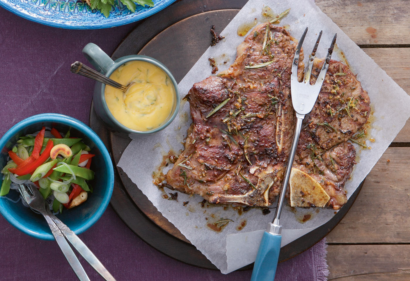 T-Bone-Steak mit Knoblauch-Kräuter-Salz und Anis-Bérnaise | Frisch Gekocht