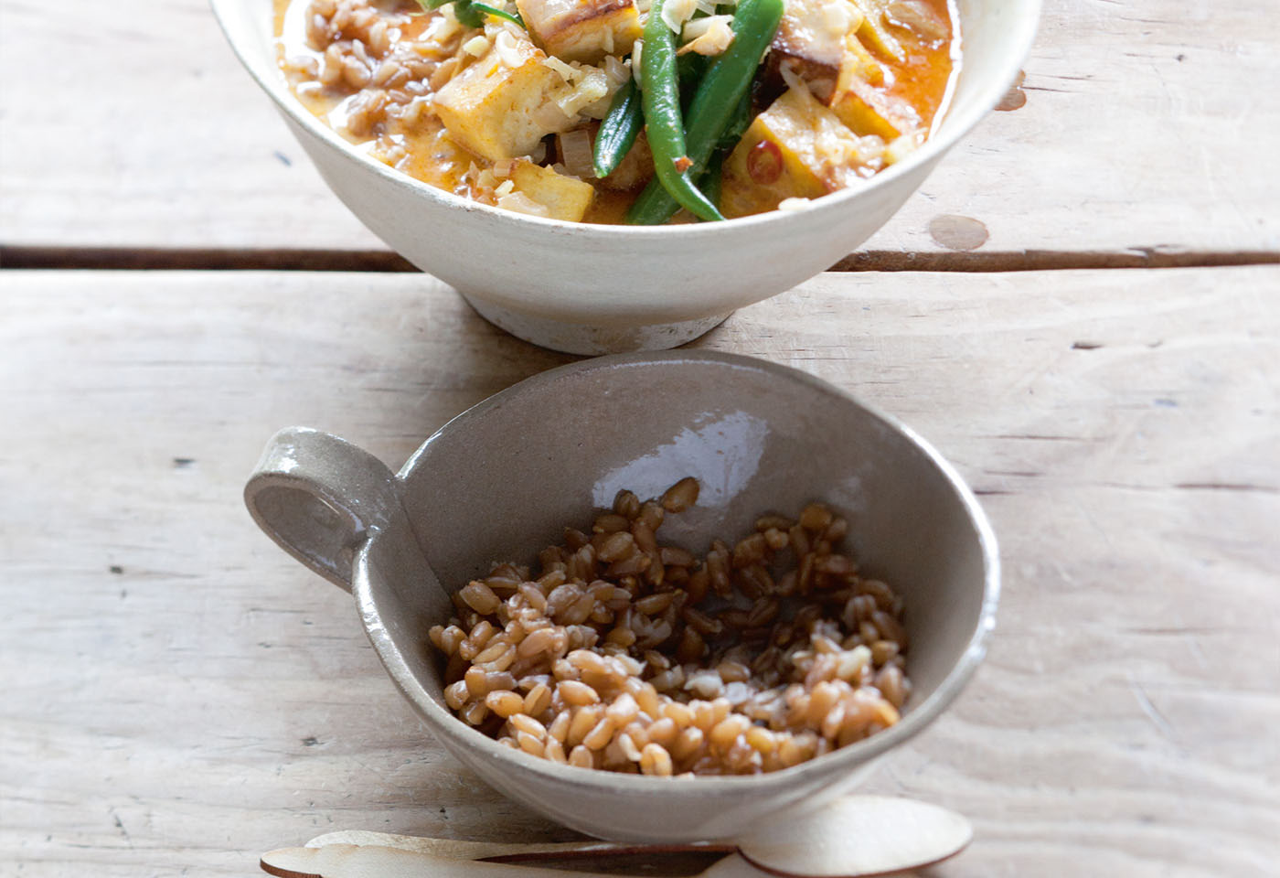 Dinkelreis mit Fisolen-Tofu-Curry und Knoblauch | Frisch Gekocht