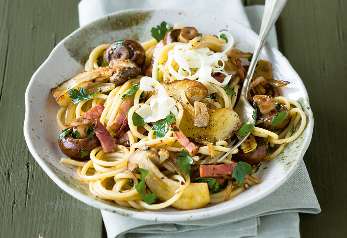 Herzhafte Pasta Mit Pilzen Und Speck Frisch Gekocht