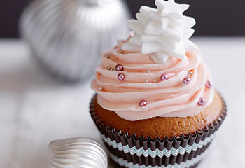 Vanille-Cupcakes mit Erdbeer-Buttercreme Foto: © Ben Dearnley