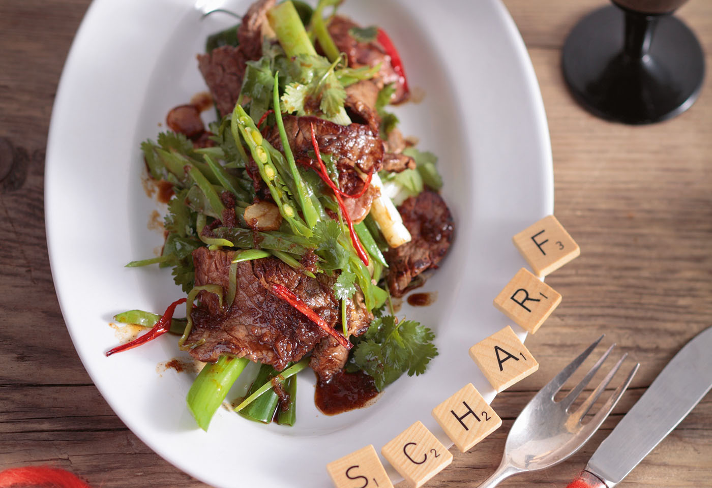 Warmer Rindfleisch Salat Mit Scharfem Gemuse Frisch Gekocht