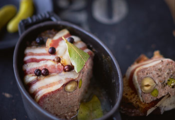 Schweinsleber-Pastete mit Pistazien und Haselnüssen Foto: © Janne Peters