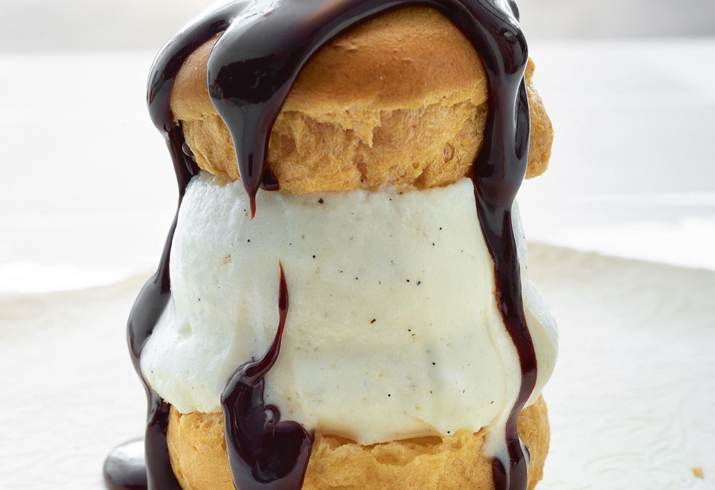 Profiteroles mit Vanillesorbet und Schokosauce | Frisch Gekocht