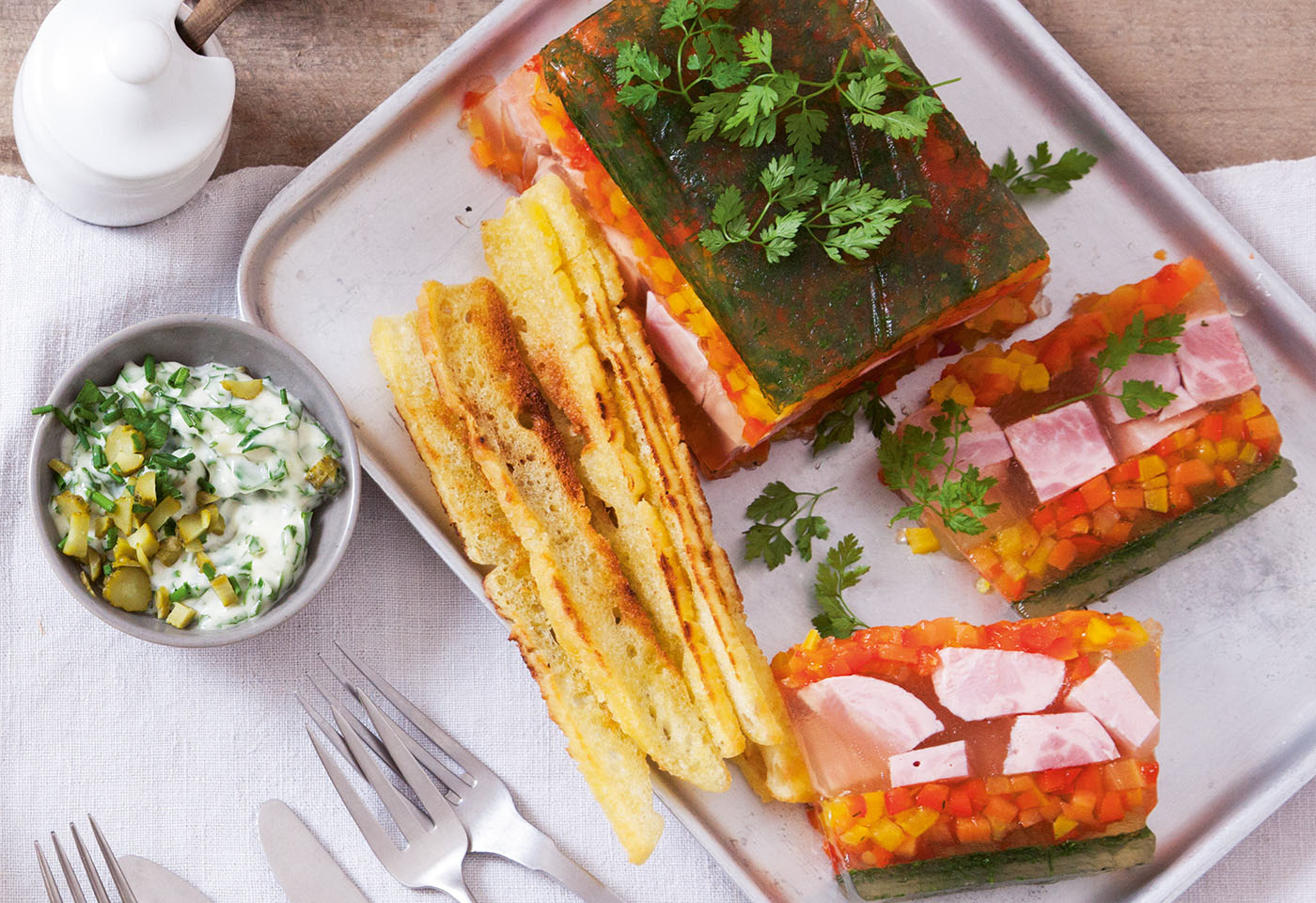 Krakauersulz mit Remoulade und geröstetem Brot Frisch Gekocht