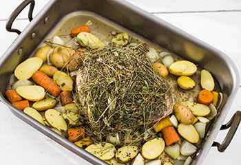 Surbraten mit Bergwiesenheu Foto: © Michael Reidinger Surbraten mit Bergwiesenheu Foto: © Michael Reidinger