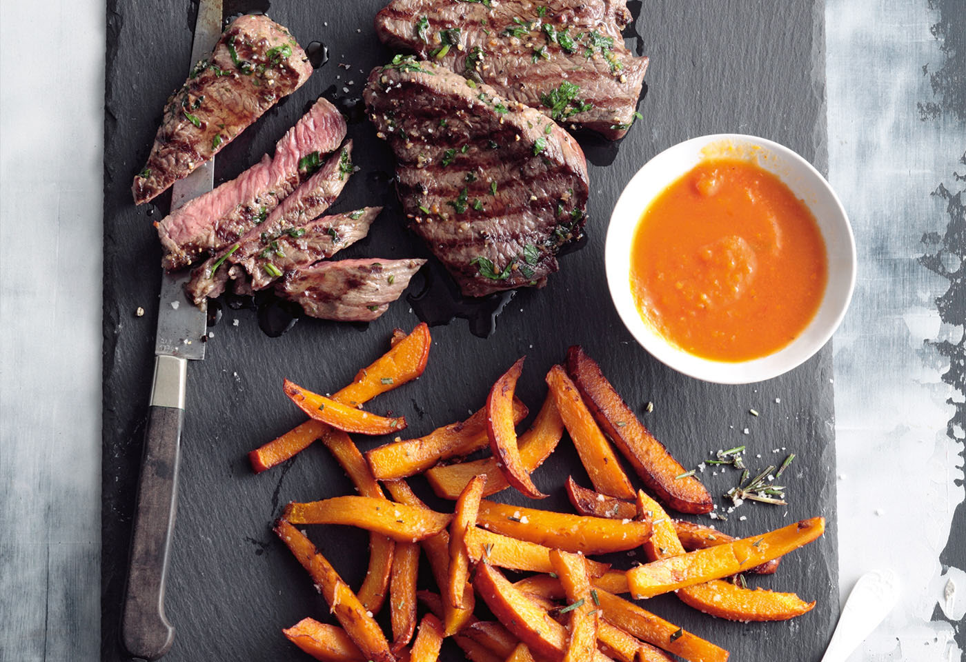 Hüferlsteak mit Kürbis-Pommes und Kürbis-Ketchup | Frisch Gekocht