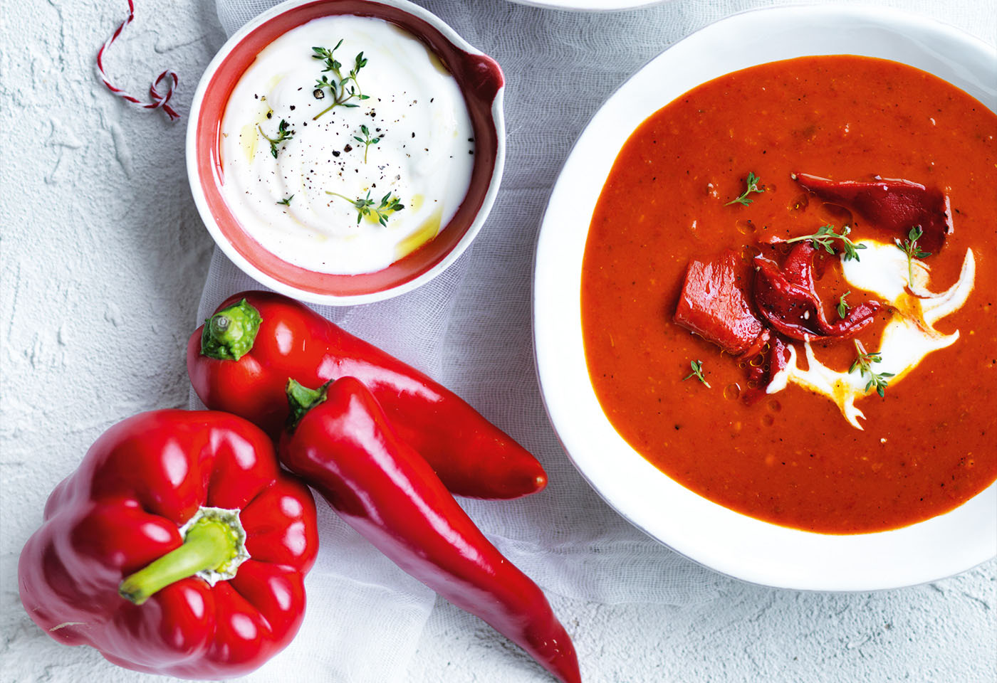 Suppe vom gebratenen Paprika mit Joghurt und Thymian | Frisch Gekocht