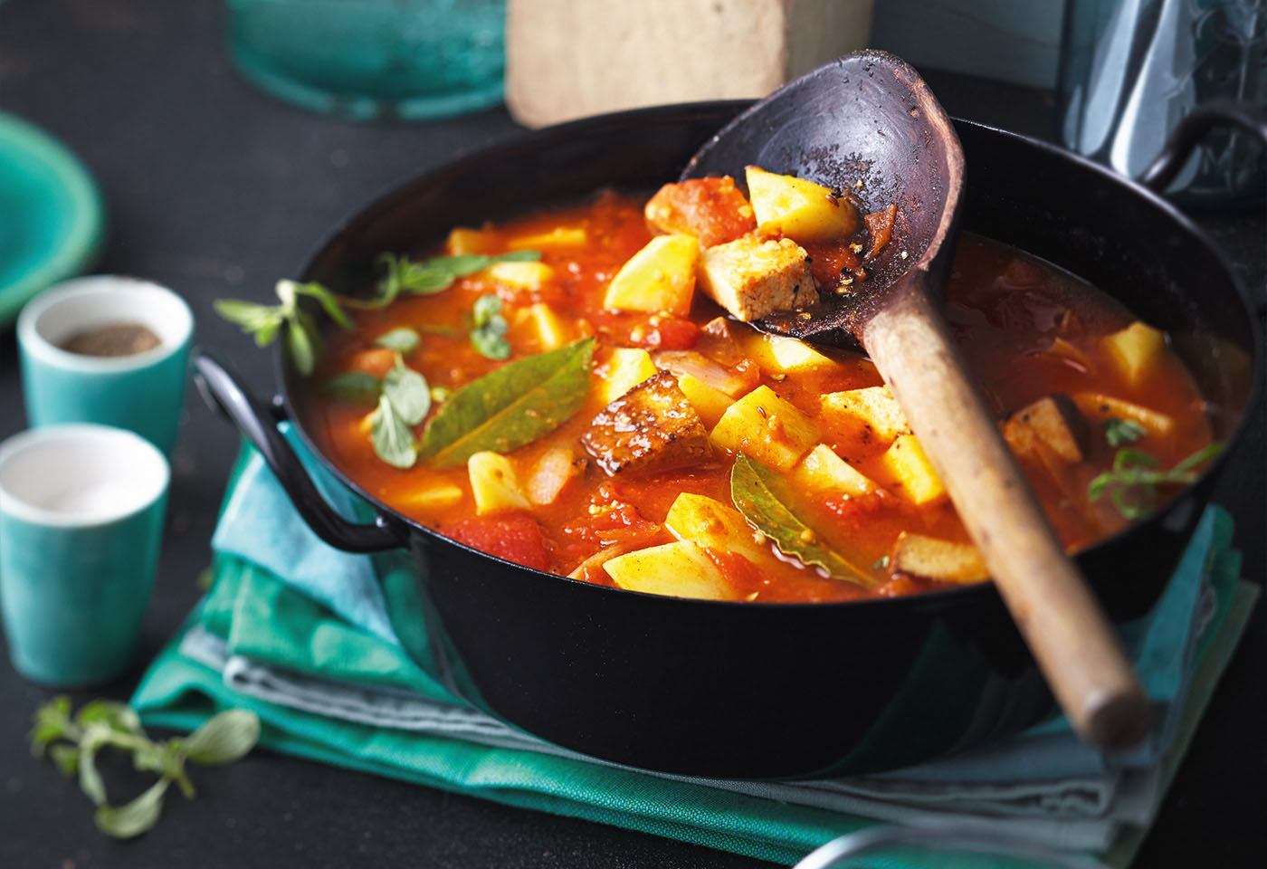 Veganes Erdapfelgulasch Mit Rauchertofu Frisch Gekocht