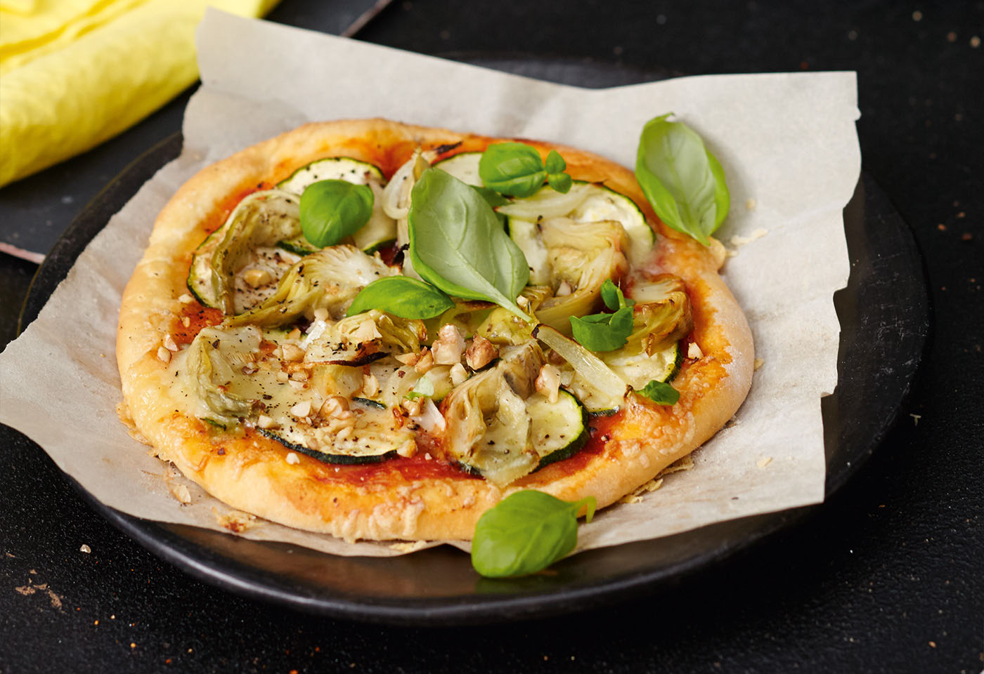 Vegane Pizza mit Zucchini und Artischocken | Frisch Gekocht
