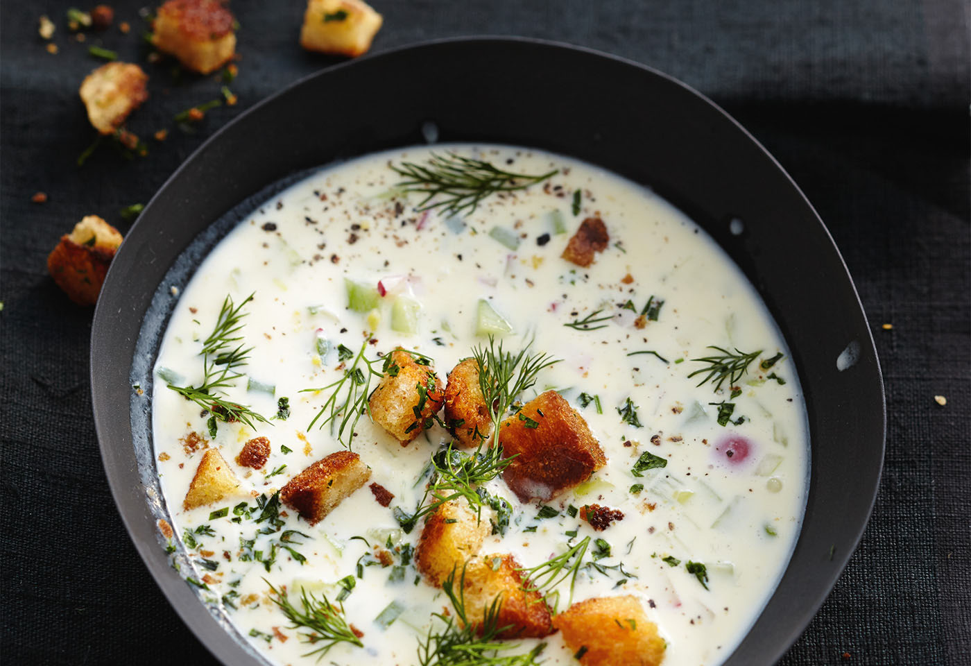 Kalte Kräuter-Buttermilchsuppe mit Croûtons | Frisch Gekocht