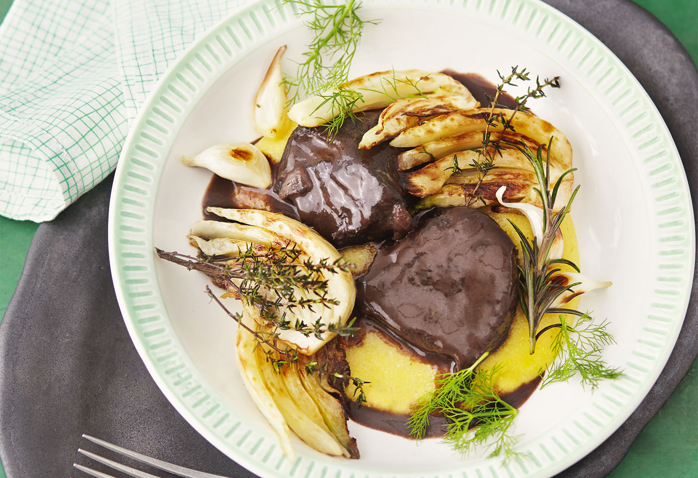 Meisel in Rotwein-Balsamico-Sauce mit Polenta und Fenchel | Frisch Gekocht