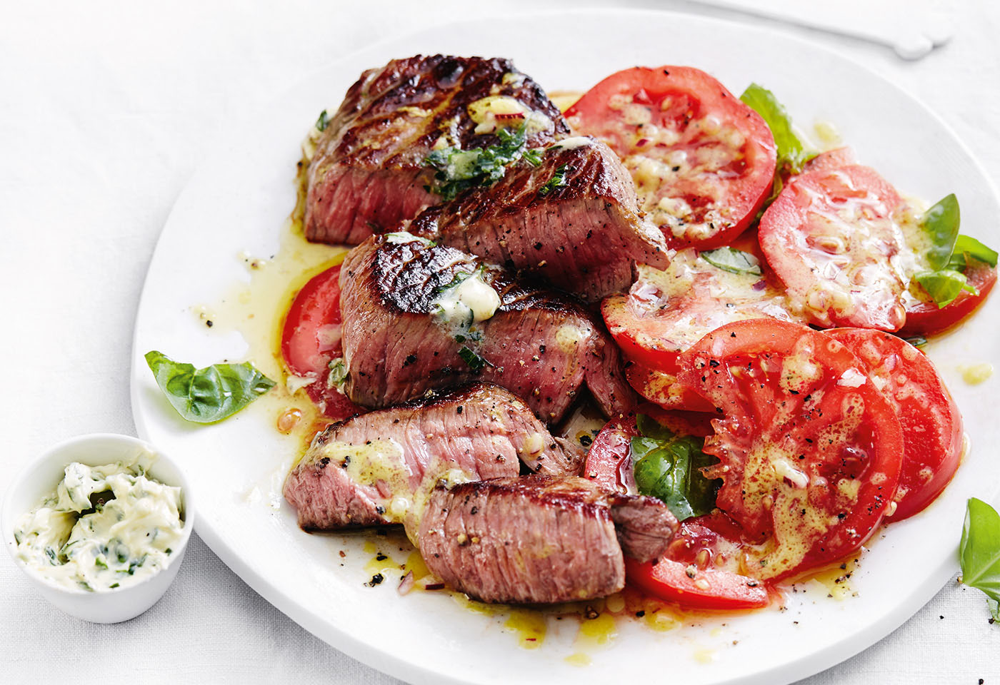 Steak mit Kräuterbutter und Tomatensalat | Frisch Gekocht