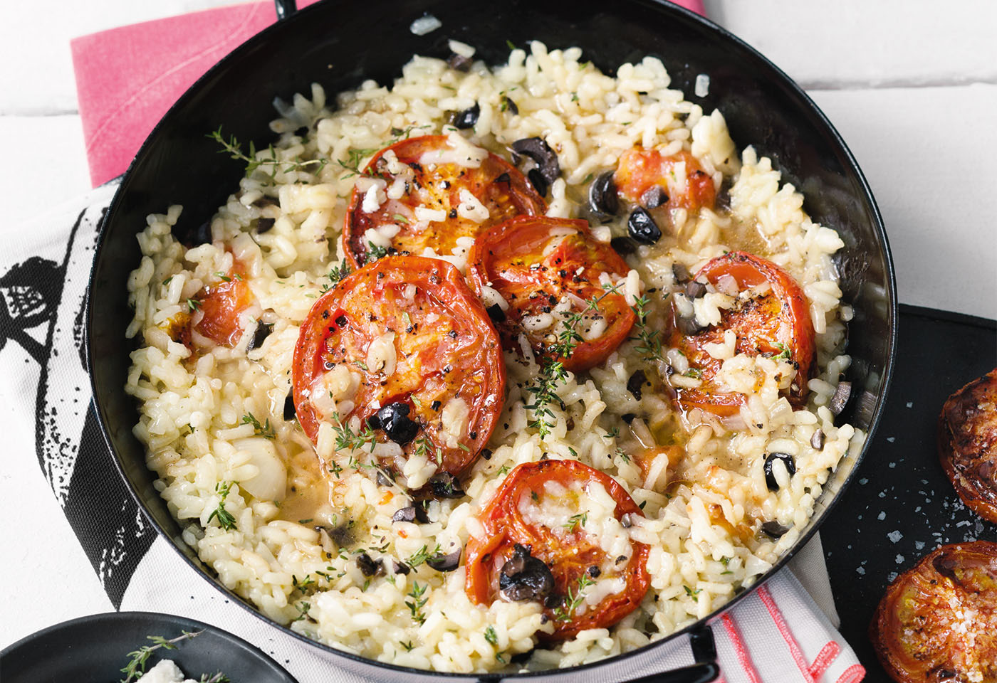 Risotto Mit Halb Getrockneten Tomaten Oliven Und Ziegenk Se Frisch