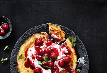 Ricotta-Pancakes mit Weichseln Foto: © Thorsten Suedfels
