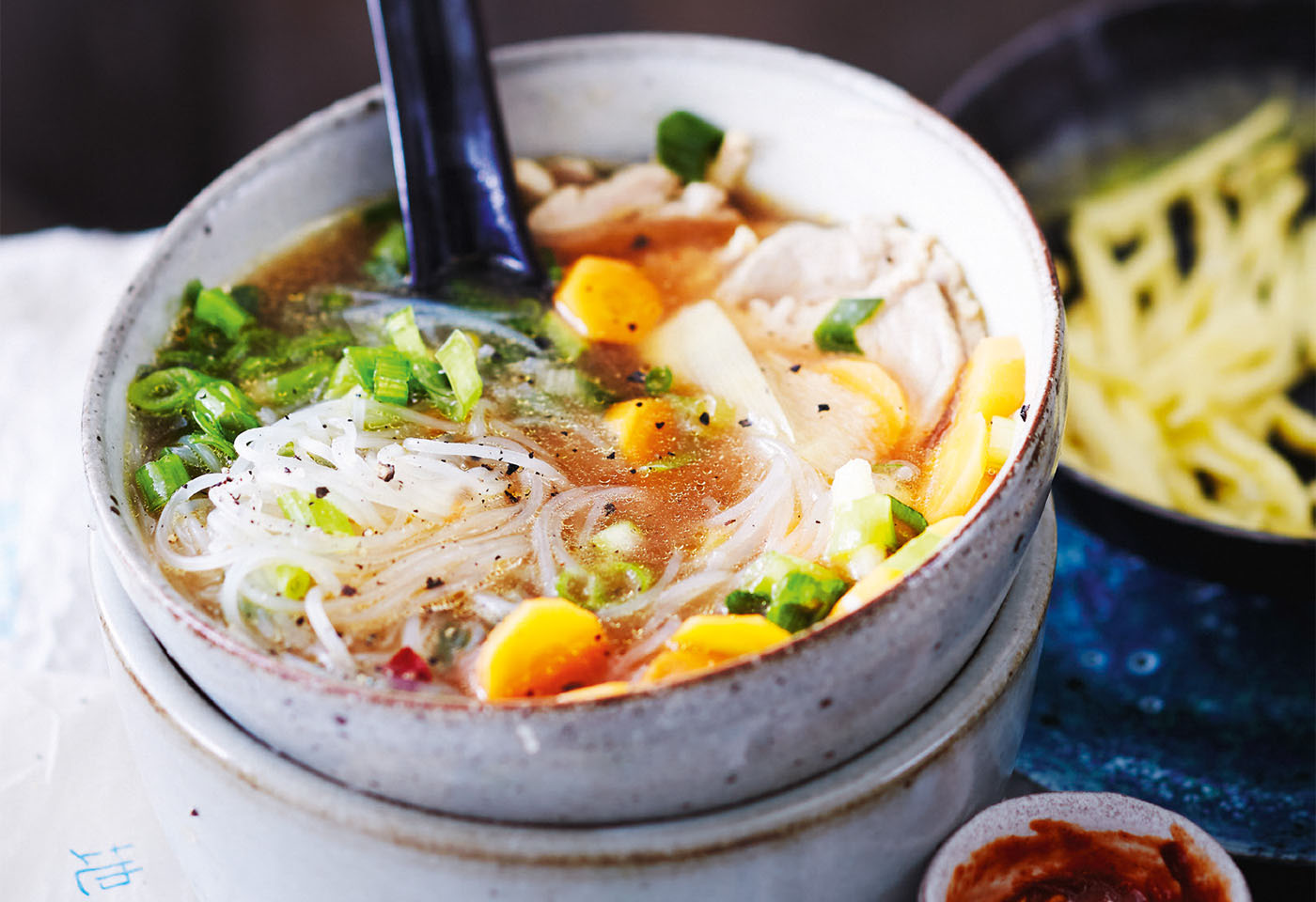 Scharf-Saure Nudelsuppe mit Omelette und Schweinefleisch | Frisch Gekocht