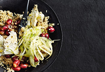 Bulgur-Quinoa-Salat mit Trauben, Fenchel und Feta Foto: © Thorsten Suedfels