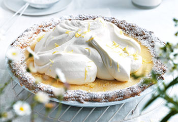 Buttermilch-Pie mit Rahm-Obers-Creme Foto: © William Meppem