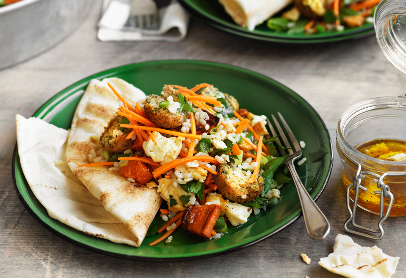 Karotten-Falafel-Salat mit Feta-Dressing | Frisch Gekocht