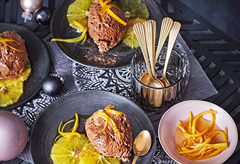 Mousse au Chocolat mit Orangen und Lebkuchengewürz	 Foto: © Monika Schuerle