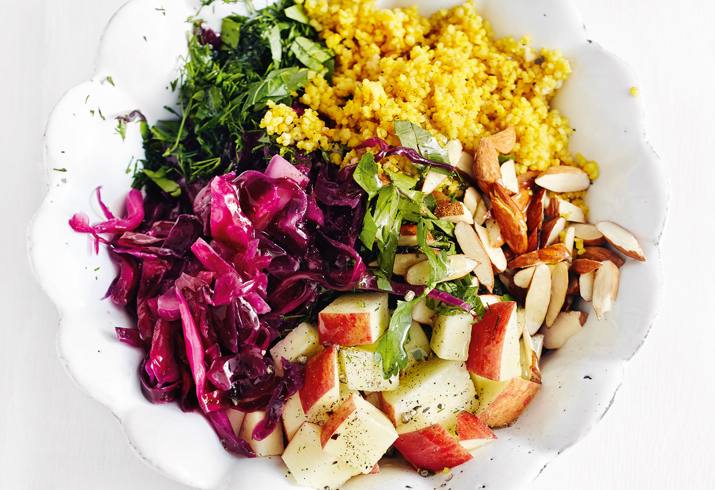 Curry-Couscous mit Krautsalat, Äpfeln und Mandeln | Frisch Gekocht