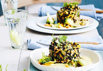 Linsen-Mango-Türmchen mit Gemüse und Currysauce Foto: © Thorsten Suedfels
